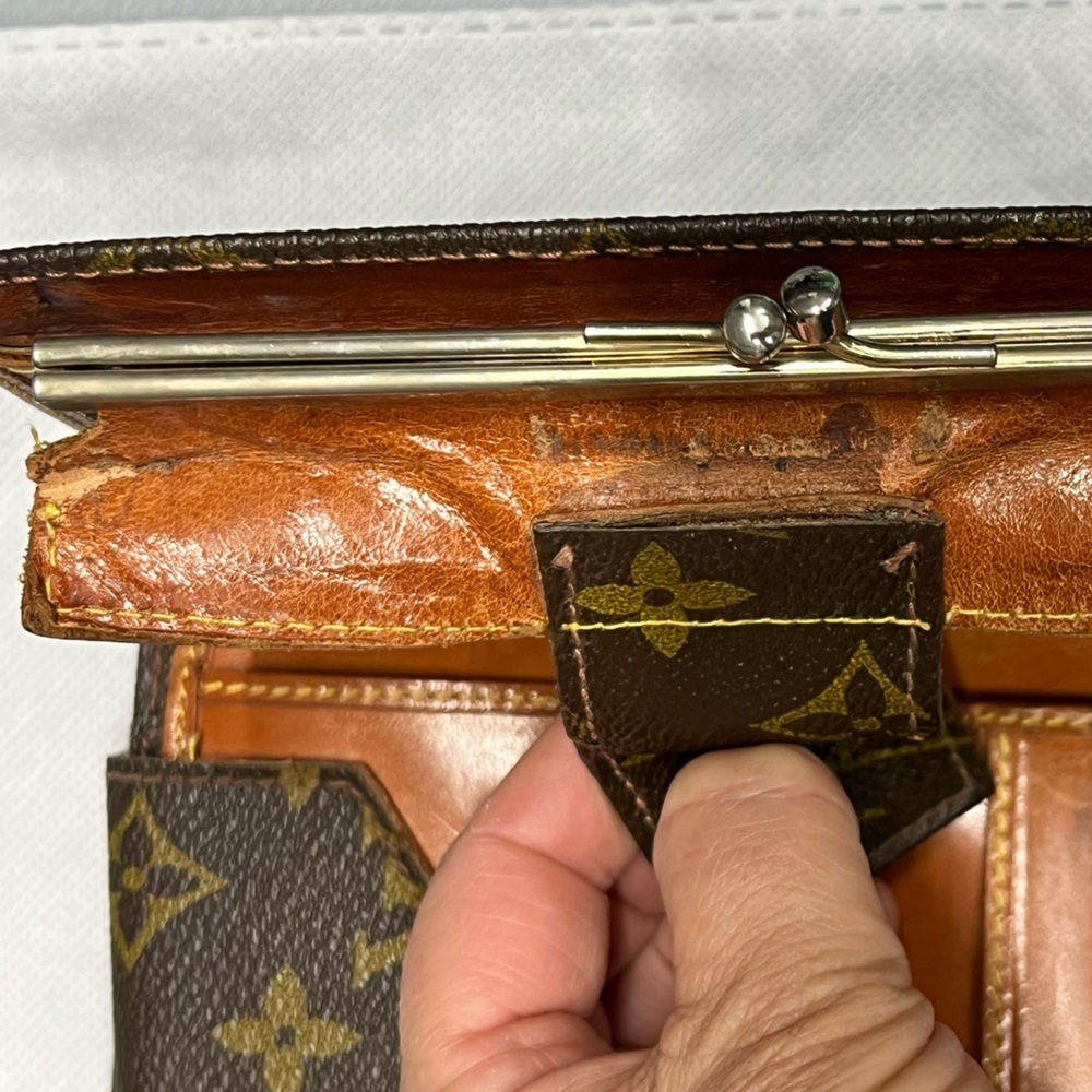 Louis Vuitton fold over purse/wallet - Picture 16 of 16